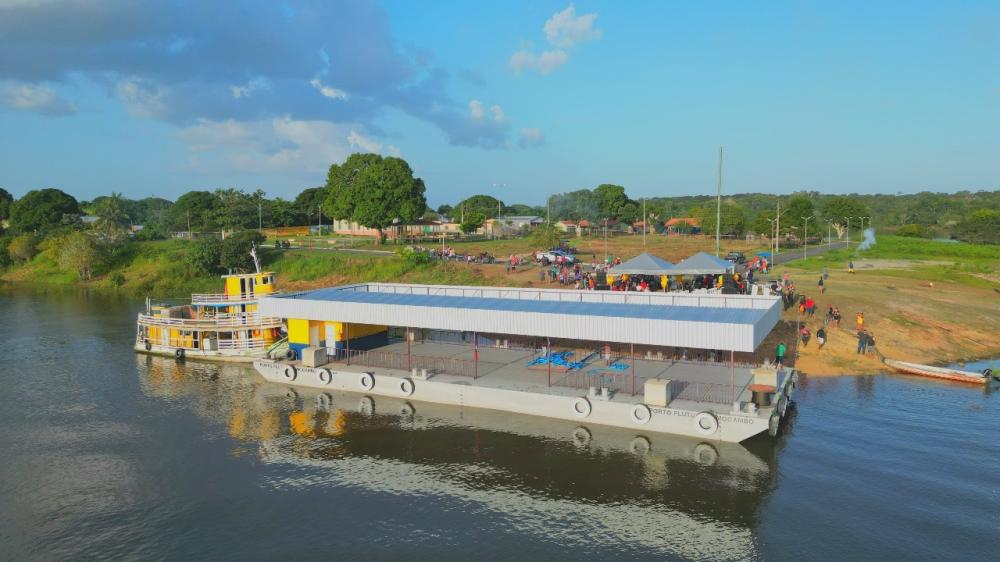 Prefeito Mateus Assayag e comunitários do Mocambo recebem Porto Flutuante