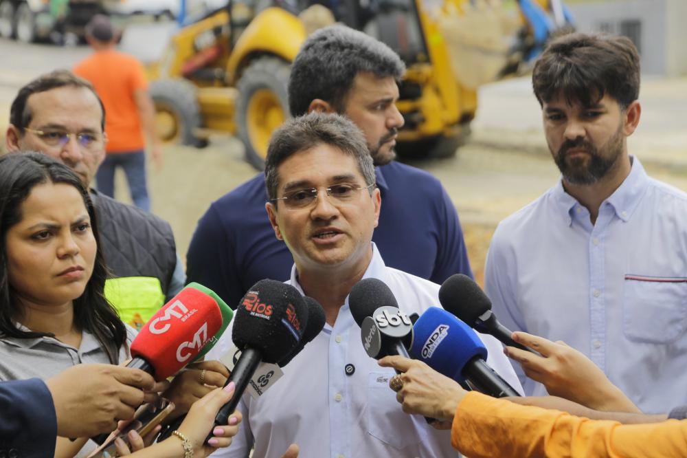 Prefeito Jander Lobato vistoria obra de modernização da rede de drenagem na avenida Maceió