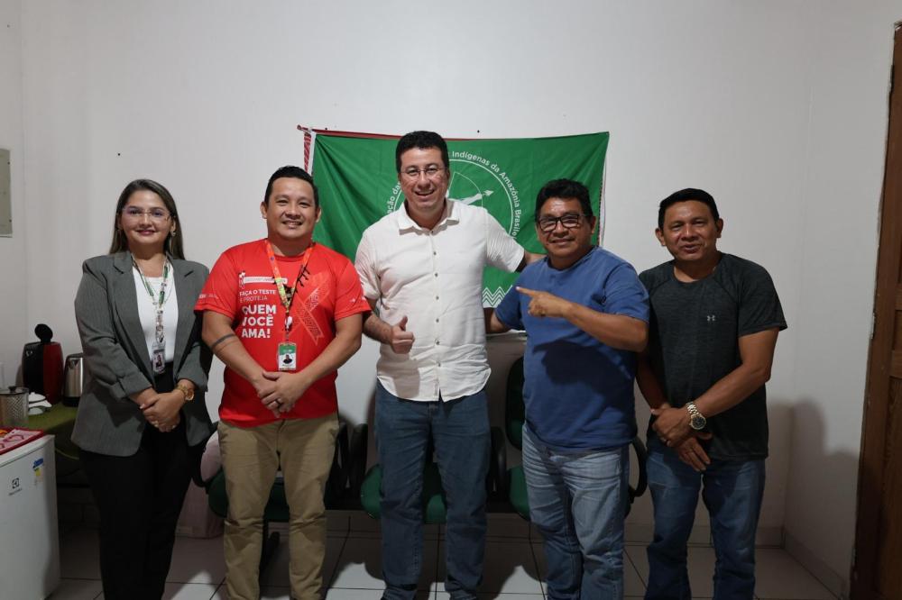 Vereador Fábio Cardoso se reúne com DSEI em busca de melhorias para a saúde indígena em Parintins