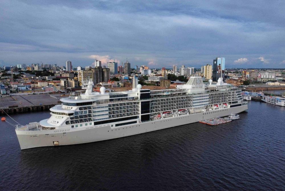 Navio inédito Silver Ray aporta em Manaus com mais de 1,1 mil turistas