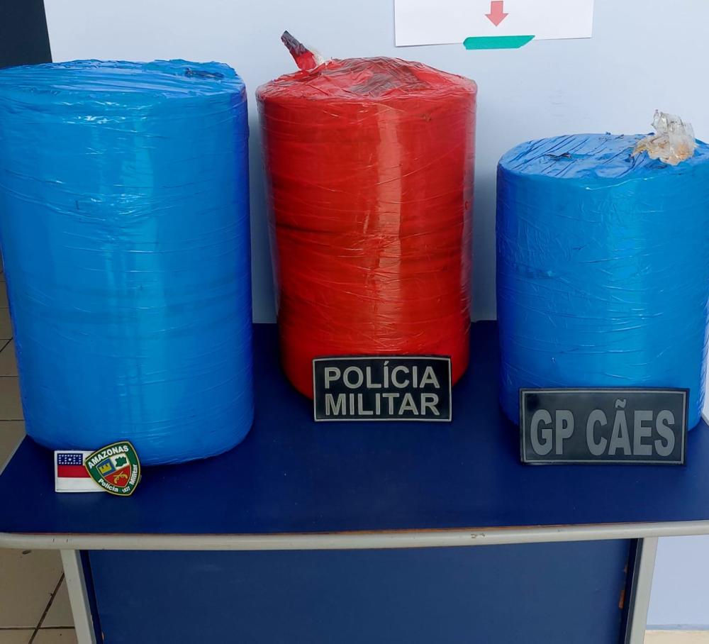 PM apreende 90 kg de pasta base de cocaína escondidos em geradores no porto de Tonantins