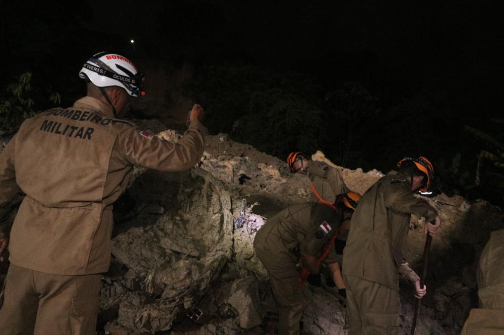 Governo do AM monta força-tarefa para atender vítimas de deslizamento em Manaus