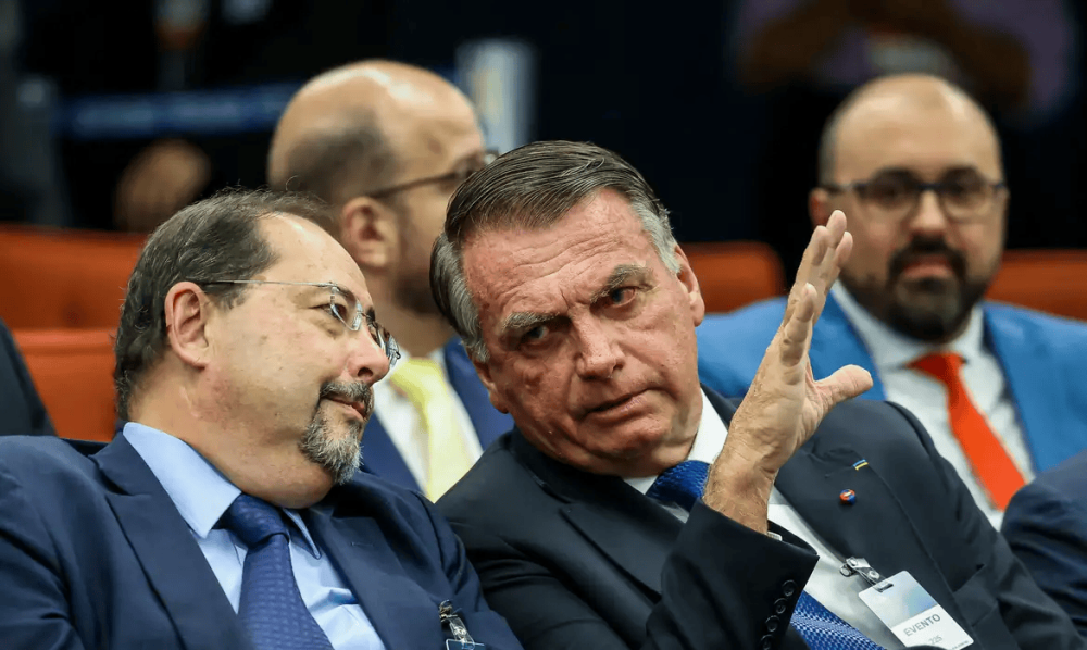 Por unanimidade, STF torna réus Bolsonaro e outros 7 por trama golpista