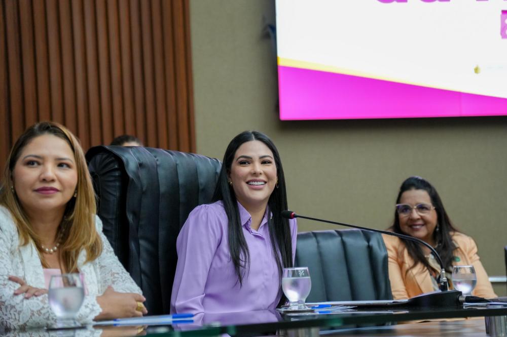Deputada Mayra Dias participa de Sessão Especial pelos 2 anos da Procuradoria da Mulher