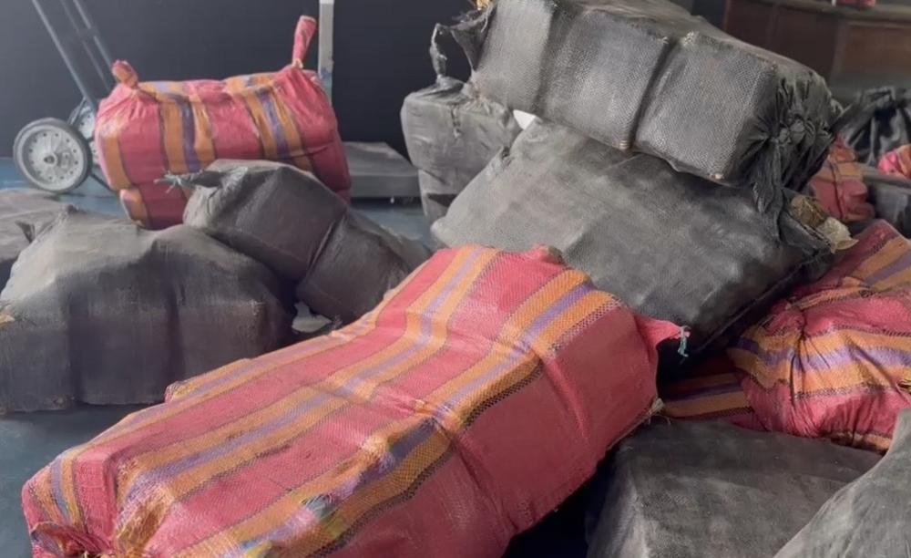 Em Anori, dupla é presa com cerca de uma tonelada de drogas avaliadas em R$ 10 milhões