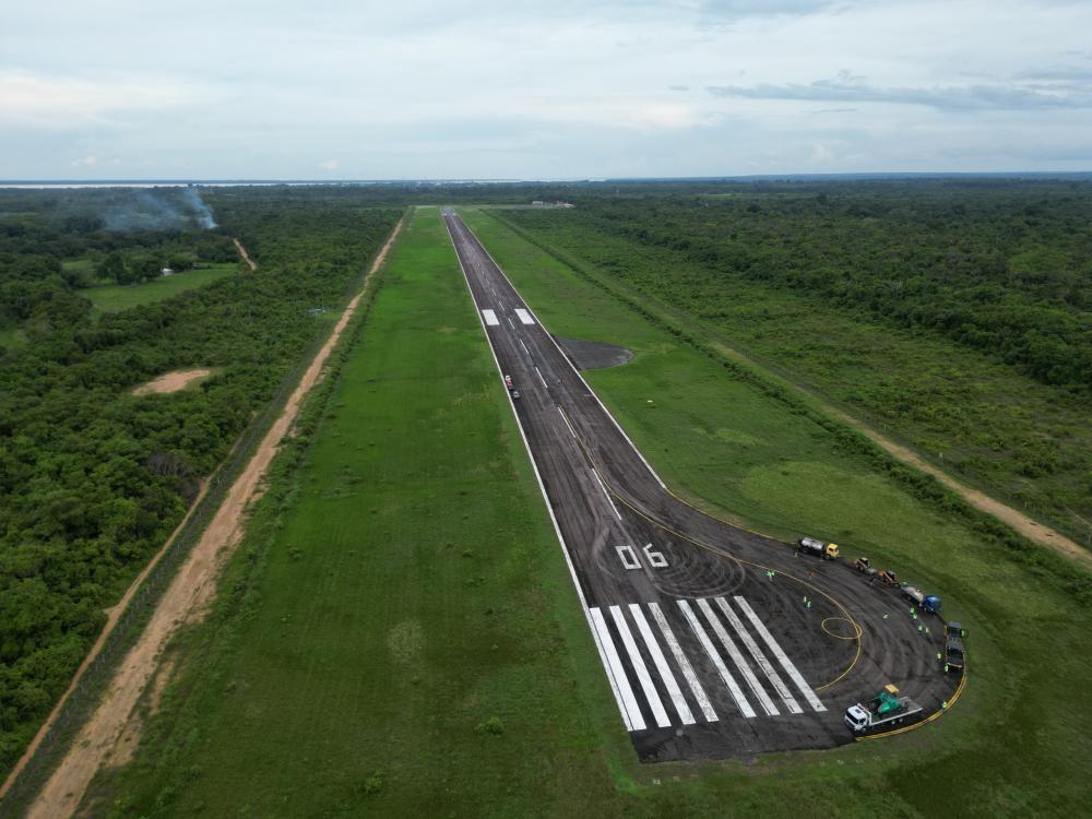 Prefeitura de Parintins mantém obras de recapeamento de 600m da pista do aeroporto