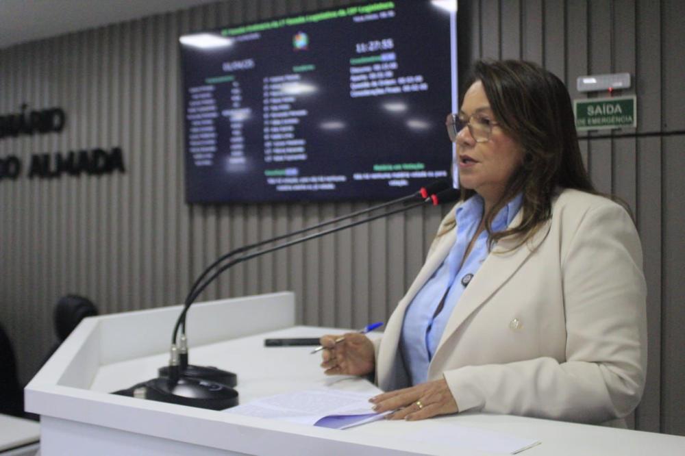 Márcia Baranda propõe programa de combate à pedofilia na internet nas escolas de Parintins