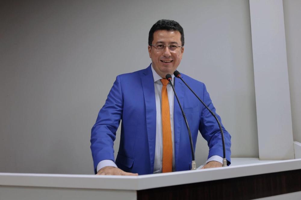 Vereador Fábio Cardoso propõe aquisição de uma van para o CAPS II em Parintins