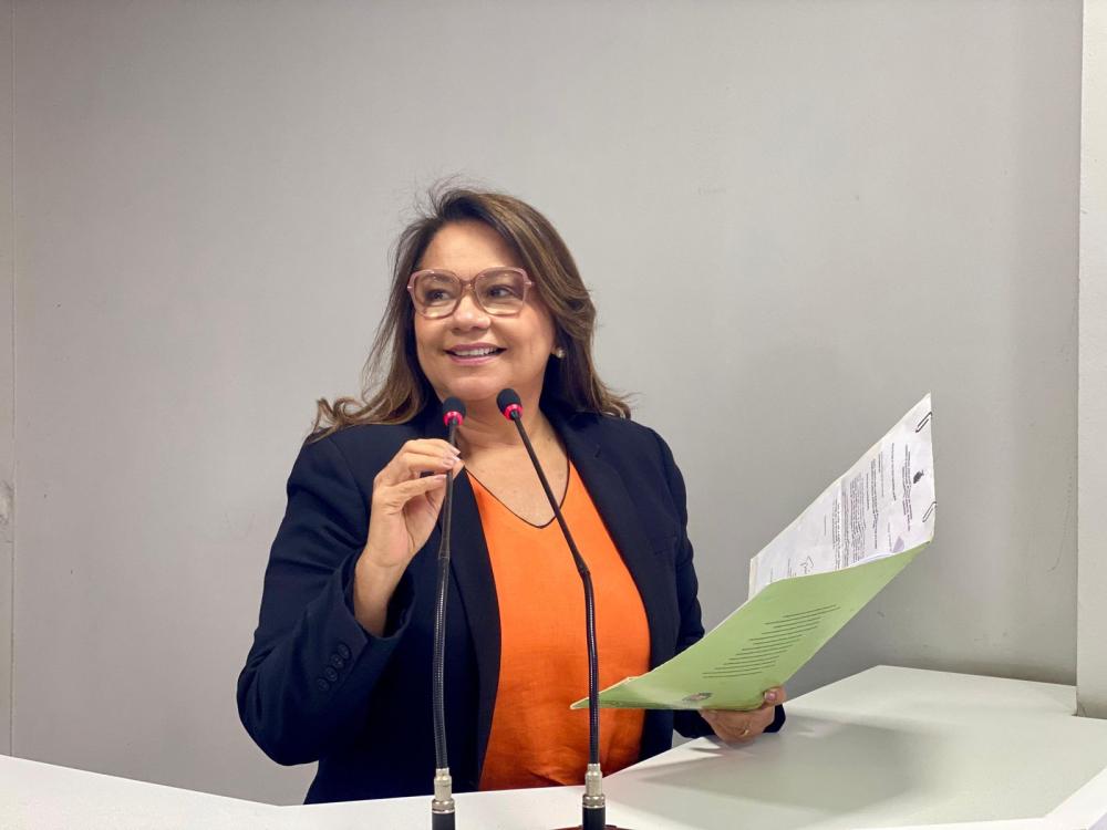 Márcia Baranda cobra urgência em pavimentação, limpeza e coleta de lixo no bairro Nova Conquista