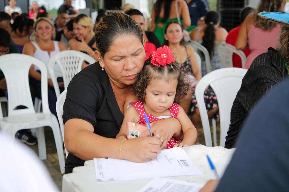 Governo do Amazonas realiza pagamento a 105 beneficiários do Prosamin com solução de moradia