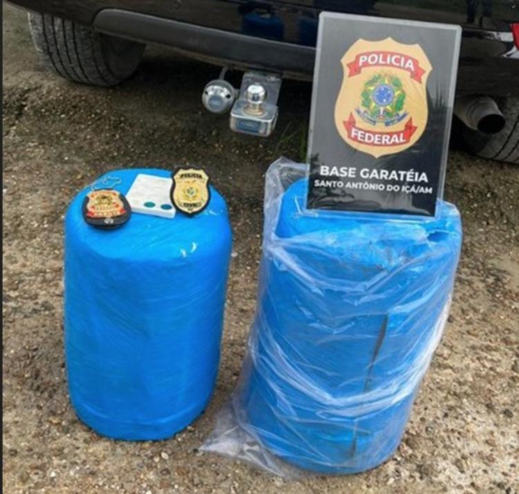 PF prende homem com 63 kg de drogas ocultos em motores de barco no Amazonas