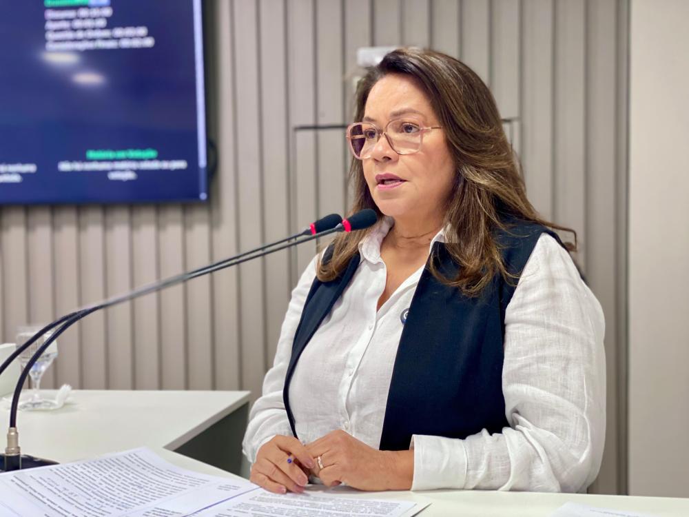 Vereadora Márcia Baranda solicita viatura para o Detran em Parintins