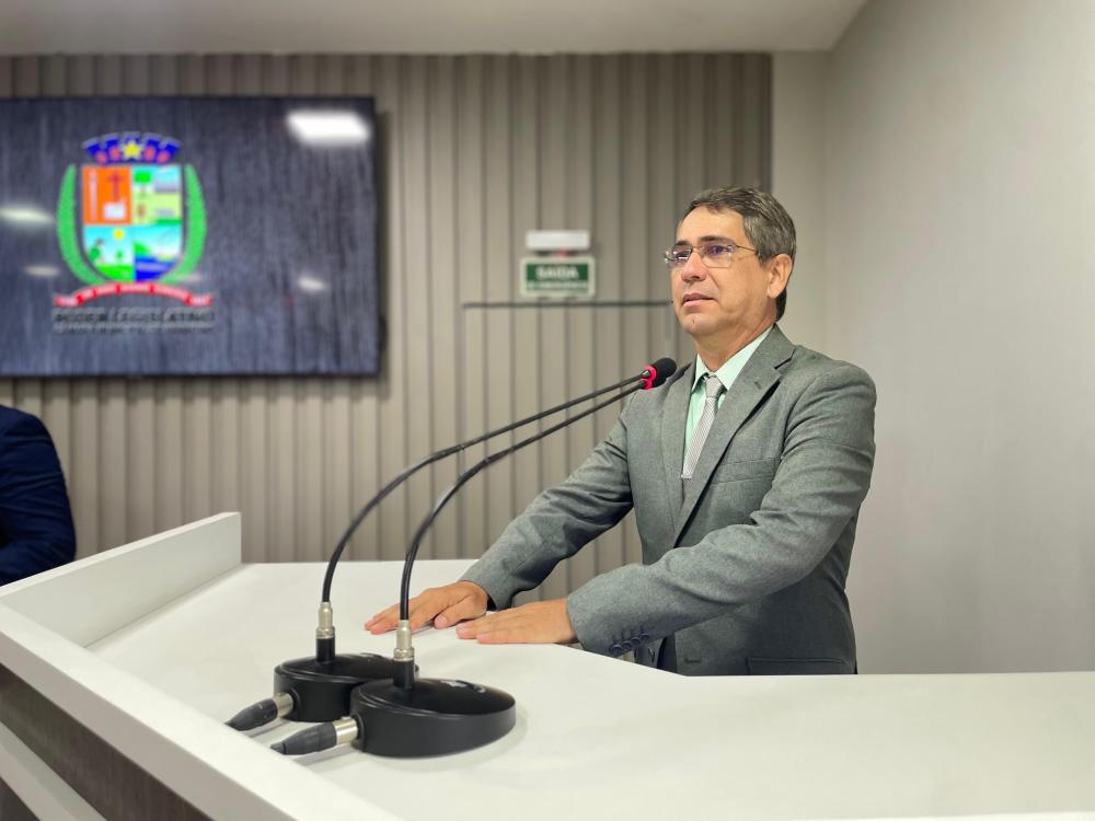 Vereador Julvan Medeiros propõe implementação de programas de educação em saúde nas escolas de Parintins