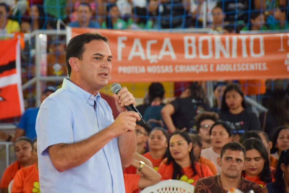 Prefeito pede vigilância contra violações a crianças e adolescentes no Festival de Parintins