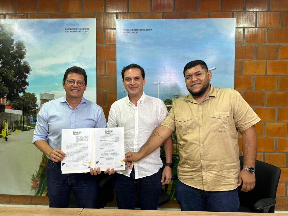 Governo e Prefeitura assinam termo para repasse de obras de saneamento do Prosai Parintins