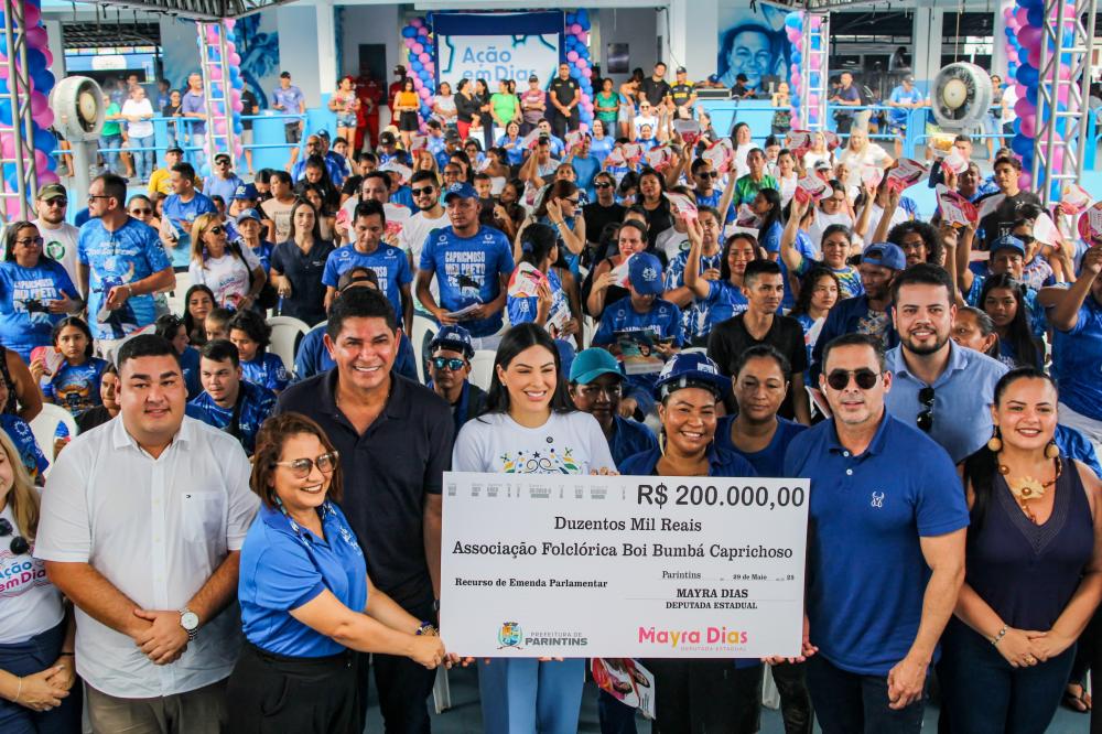 Mayra Dias destina R$ 200 mil para a Escola de Arte do Caprichoso durante a “Ação em Dias” no Curral Zeca Xibelão