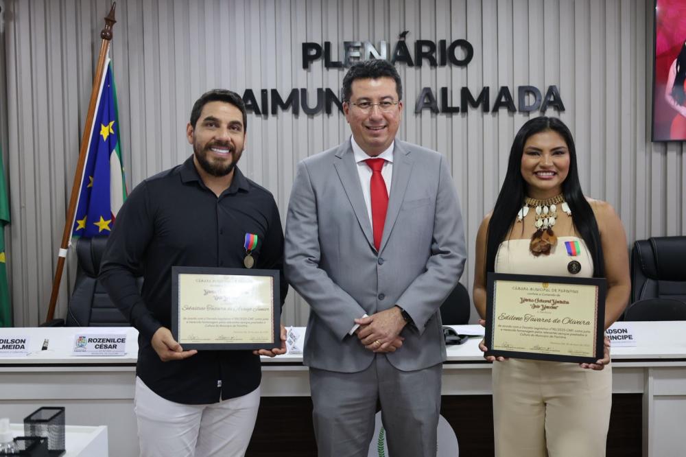 Vereador Fábio Cardoso homenageia Edilene Tavares e Sebastião Jr com Medalha Jair Mendes na Câmara