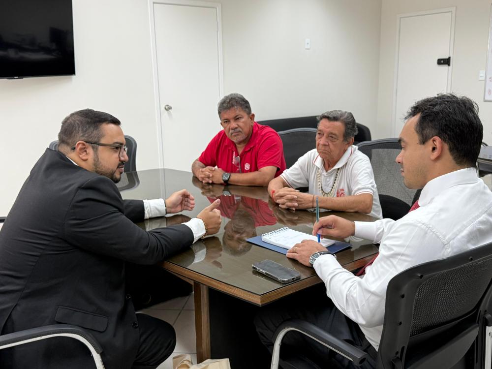 PGE-AM recebe presidente e advogado do boi-bumbá Garantido para alinhamento de questões jurídicas