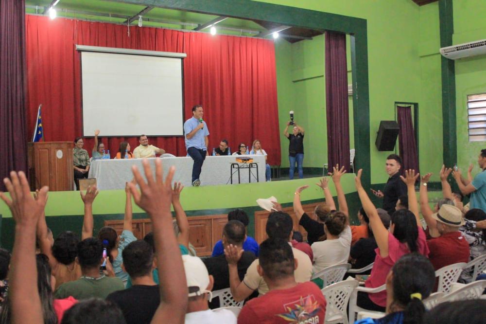 Formação pedagógica marca início do ano escolar de várzea, em Parintins