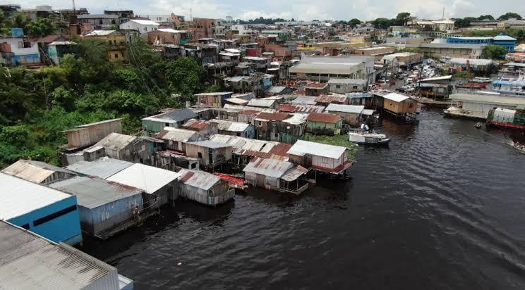 Rio Negro apresenta primeira baixa no nível após oito meses de cheia em Manaus