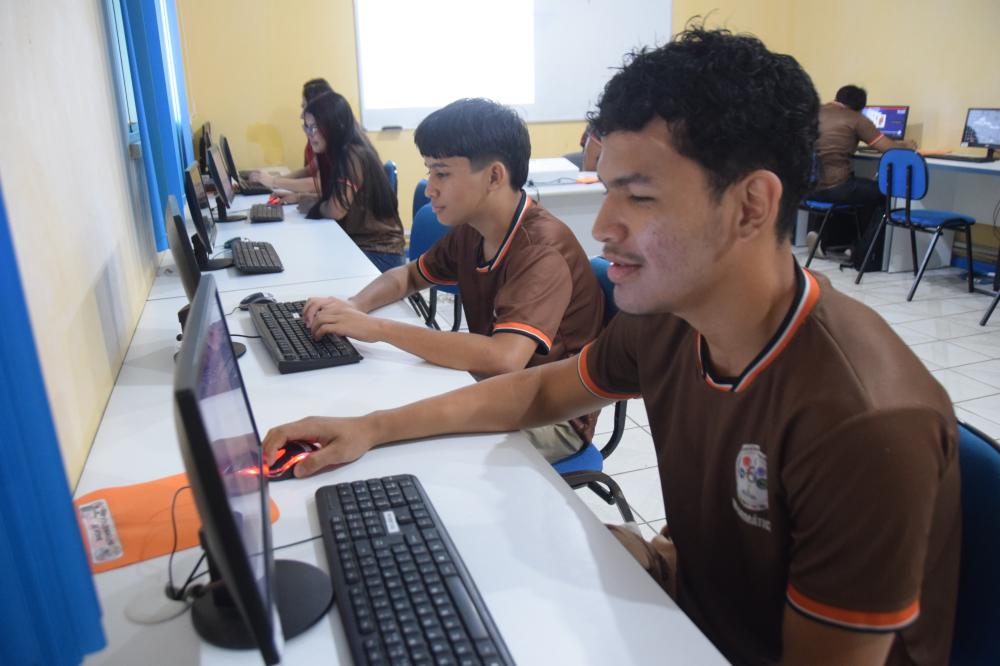 Escola Aldair Kimura retoma cursos de Libras, Inglês, Espanhol e Informática em Parintins