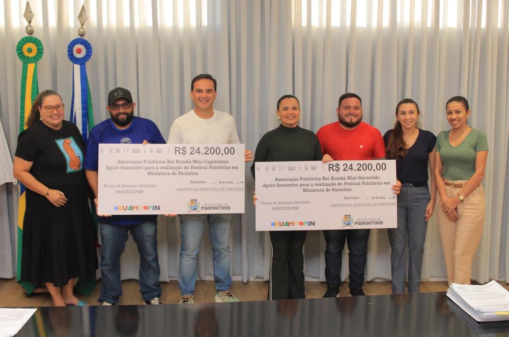 Prefeito Mateus Assayag repassa mais de R$ 48 mil aos presidentes dos Bois em Miniatura de Parintins