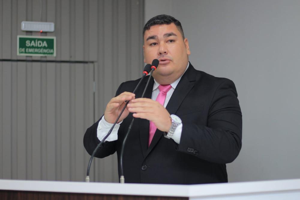 Vereador Alex Garcia denuncia ameaças após expor preços abusivos de combustíveis em Parintins