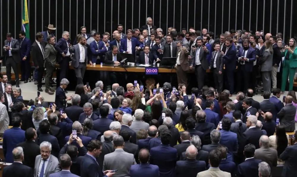 Corregedoria recebe denúncias de Motta contra 14 deputados por motim na Câmara