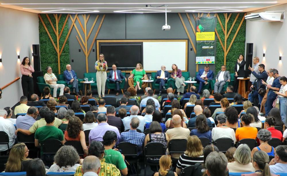 Fapeam participa de encontro entre a comunidade científica da Amazônia e a presidência da COP30