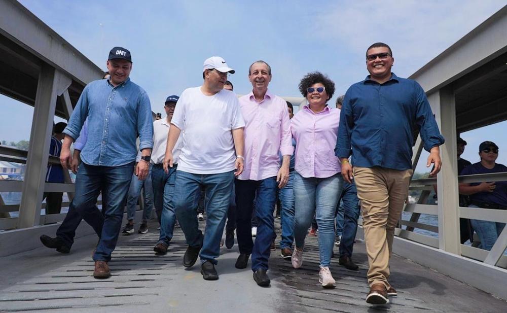 Omar Aziz participa da inauguração do novo porto de Barcelos, no interior do Amazonas