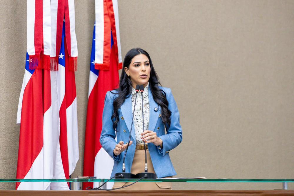 Deputada Mayra Dias denuncia situação precária das escolas estaduais no Amazonas