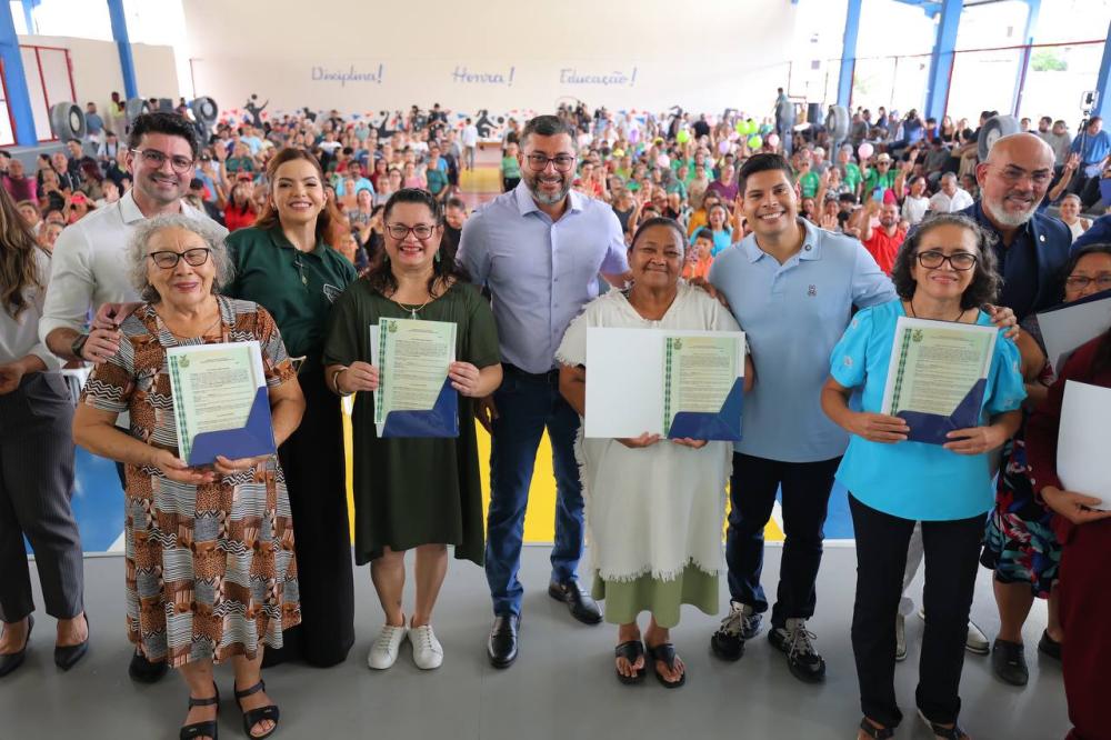 Wilson Lima entrega 600 títulos definitivos e programa já alcança 20,8 mil famílias com regularização fundiária