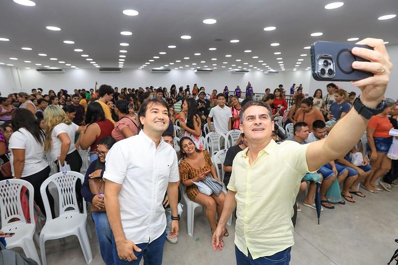 David Almeida acompanha entrega de pulseiras do #SouManaus Passo a Paço 2025 e alerta contra venda ilegal