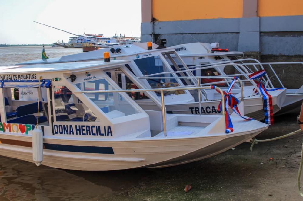 Prefeitura de Parintins entrega novas ambulanchas para atender zona rural do município