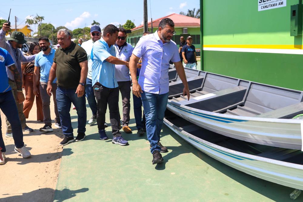 Wilson Lima leva crédito, apoio social e ajuda humanitária a famílias de Canutama