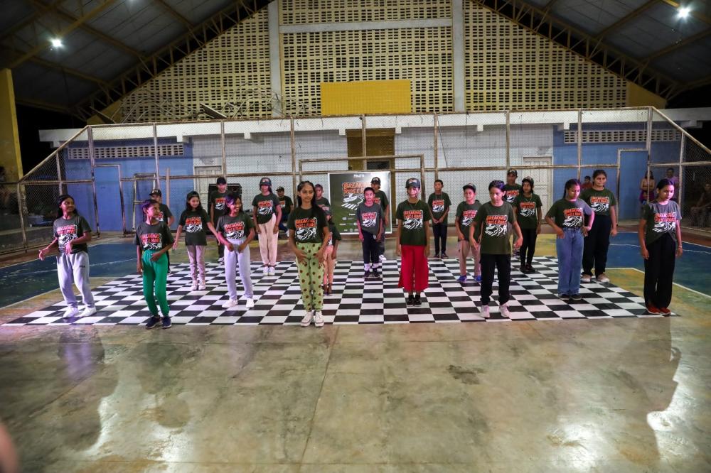 Crianças do Zé Açú protagonizam espetáculo de hip hop no encerramento do Projeto Breaking Rios e Ruas