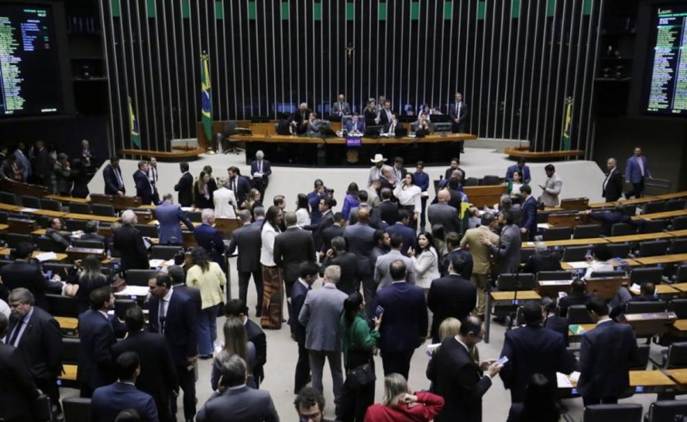 Câmara aprova em 1º turno ‘PEC da Blindagem’ que dificulta ações contra parlamentares