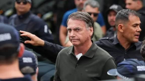Laudo de Bolsonaro indica câncer de pele, diz médico
