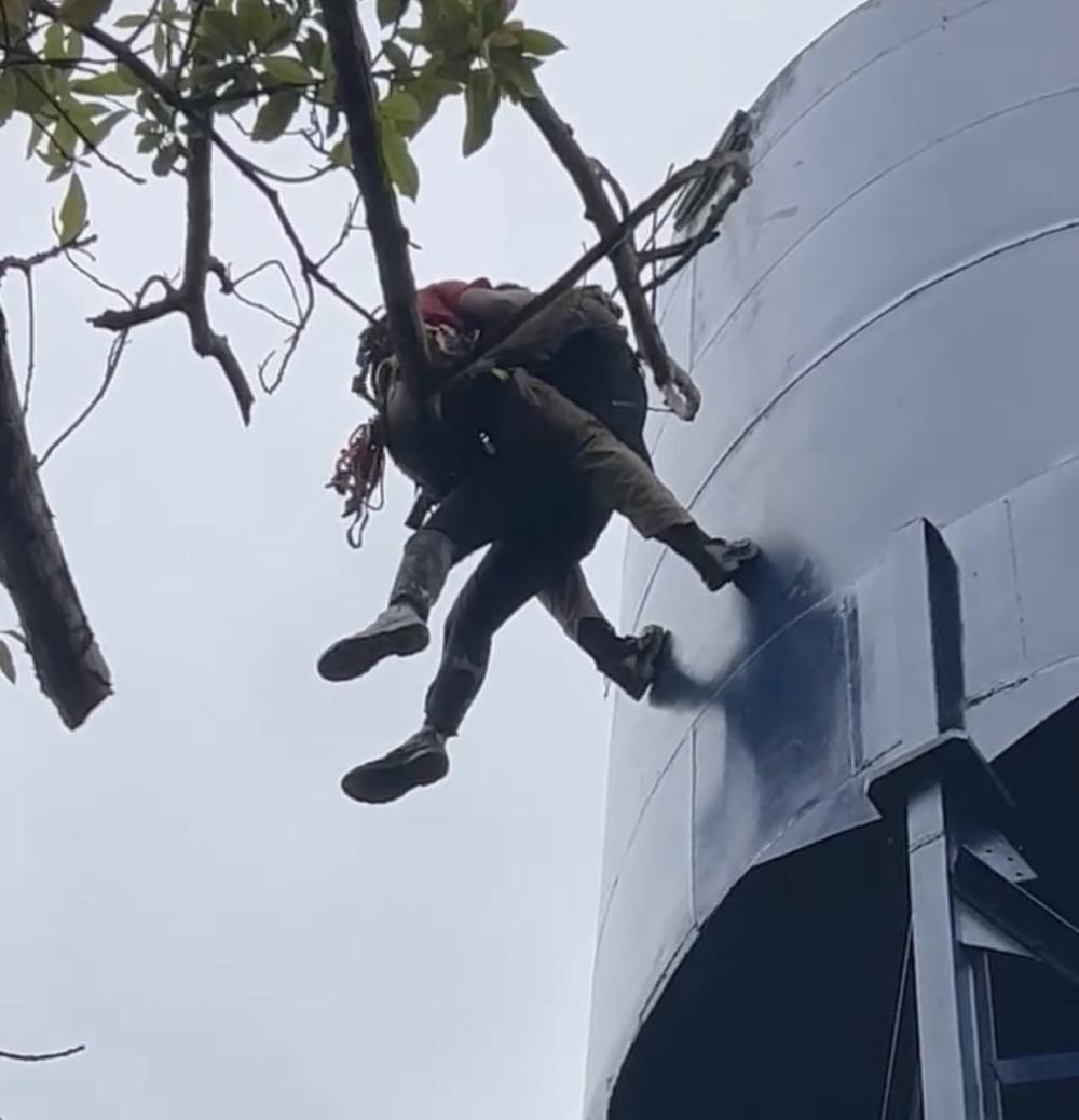 Bombeiros resgatam homens intoxicados em caixa d’água de 20m durante pintura em Manaus