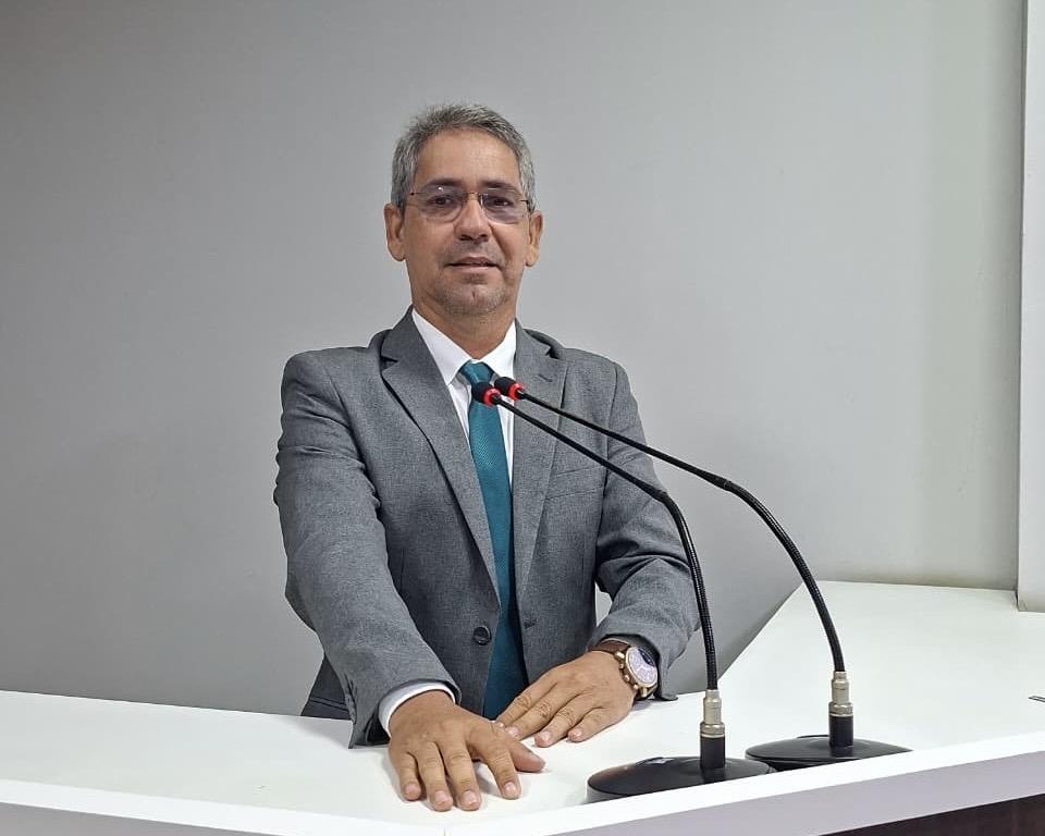 Vereador Julvan Medeiros visita obras da Casa da Cultura e garante fiscalização em Parintins