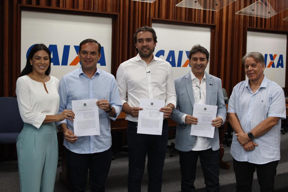 Mateus Assayag assina Termo para Implantação da Policlínica Regional de Parintins