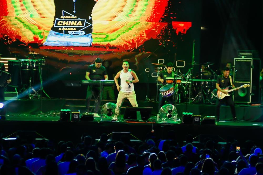 Cantores e bandas locais ganham destaque na festa de aniversário de 173 anos de Parintins