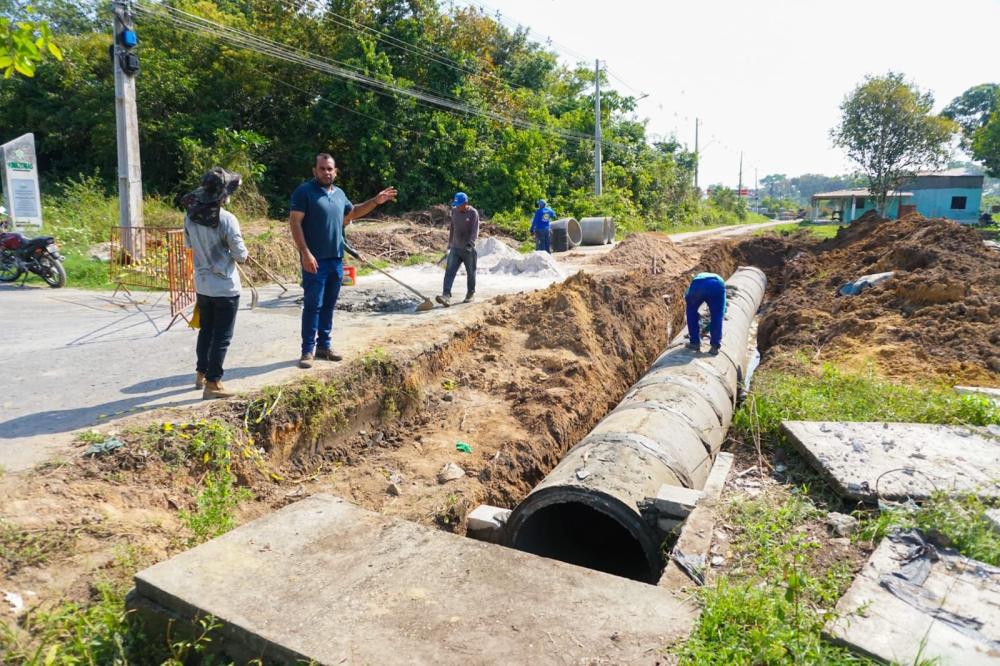 Prefeitura de Parintins intensifica obras de drenagem no Macurany Prefeitura de Parintins intensifica obras de drenagem no Macurany