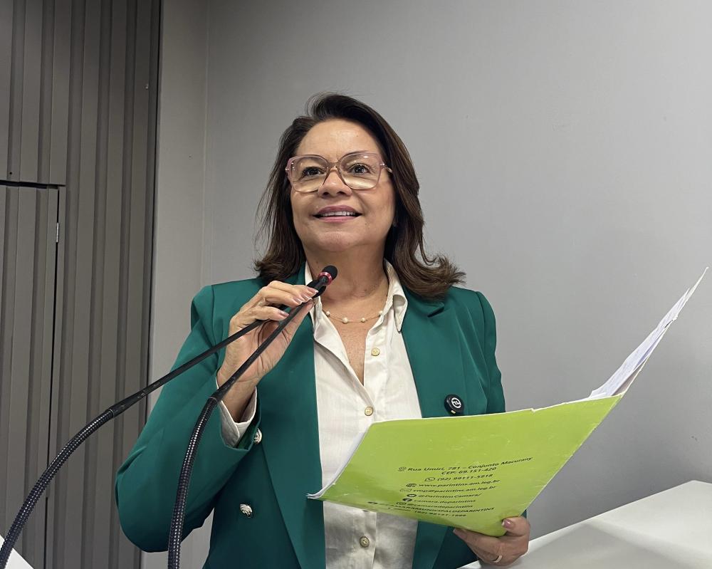 Márcia Baranda solicita informações sobre frequente falta de água em bairros de Parintins