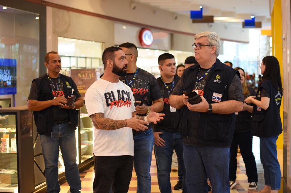 Procon-AM inicia ações de orientação em lojas de Manaus para a Black Friday