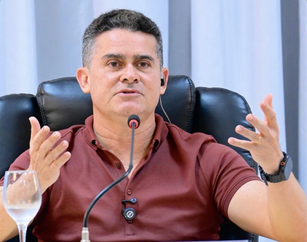 David Almeida reage a “cerco político” e ameaça romper aliança com Omar Aziz em 2026