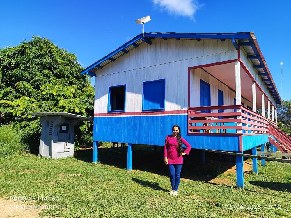 Internet muda a vida de professora na comunidade Santa Amélia, no interior do Amazonas