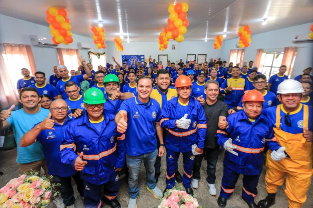 Prefeitura de Parintins lança aplicativo IÁguas, conclui capacitação e entrega EPIs ao SAAE