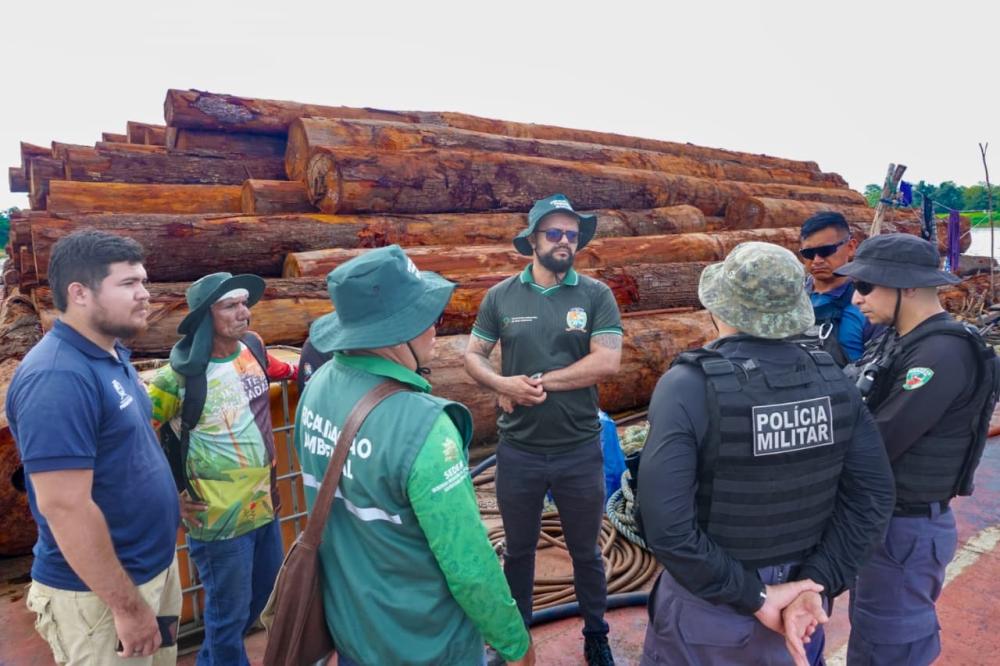 Operação Sentinela Verde intercepta balsas com 3 mil metros cúbicos de madeira em Parintins