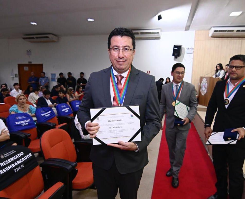 Vereador Fábio Cardoso é homenageado pela Escola da Magistratura do Amazonas